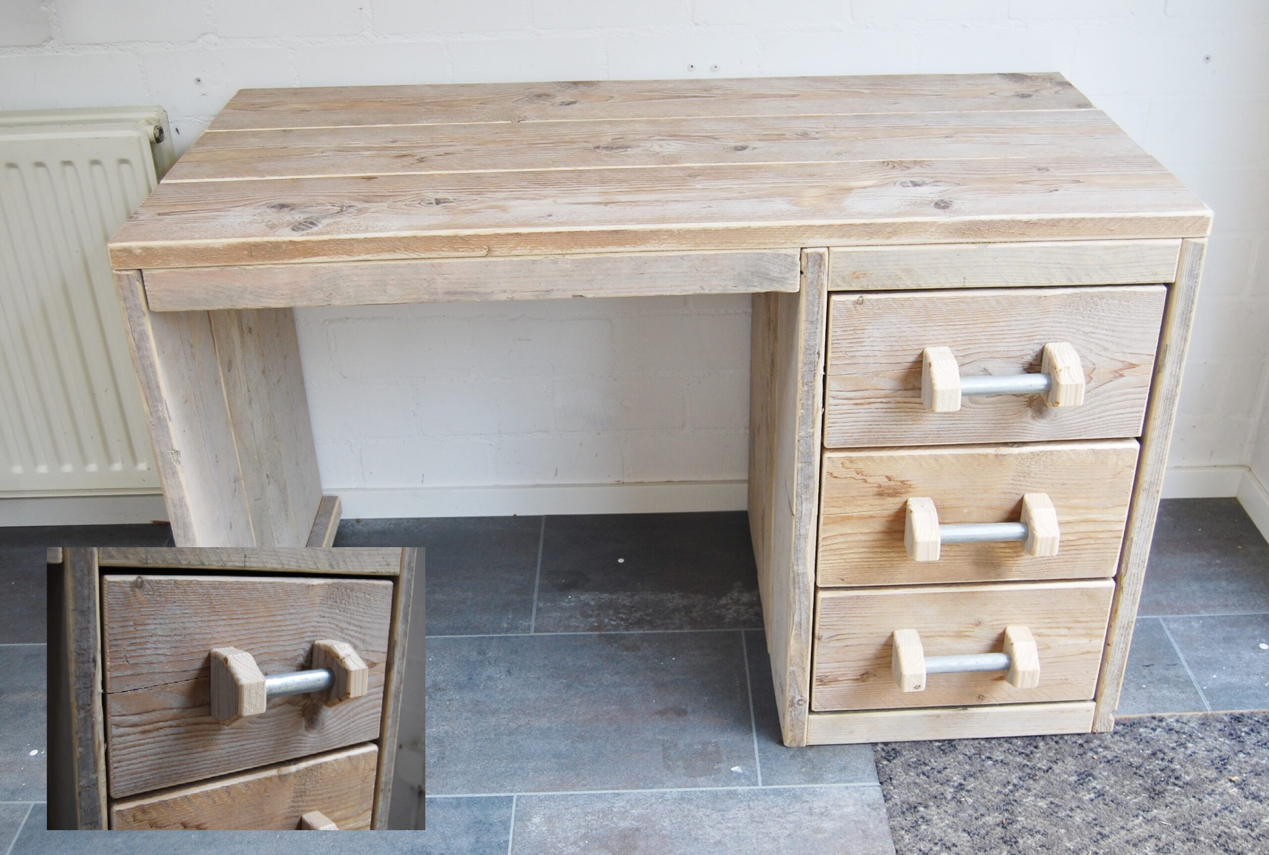 Bureau gebruikt steigerhout met ladekast
