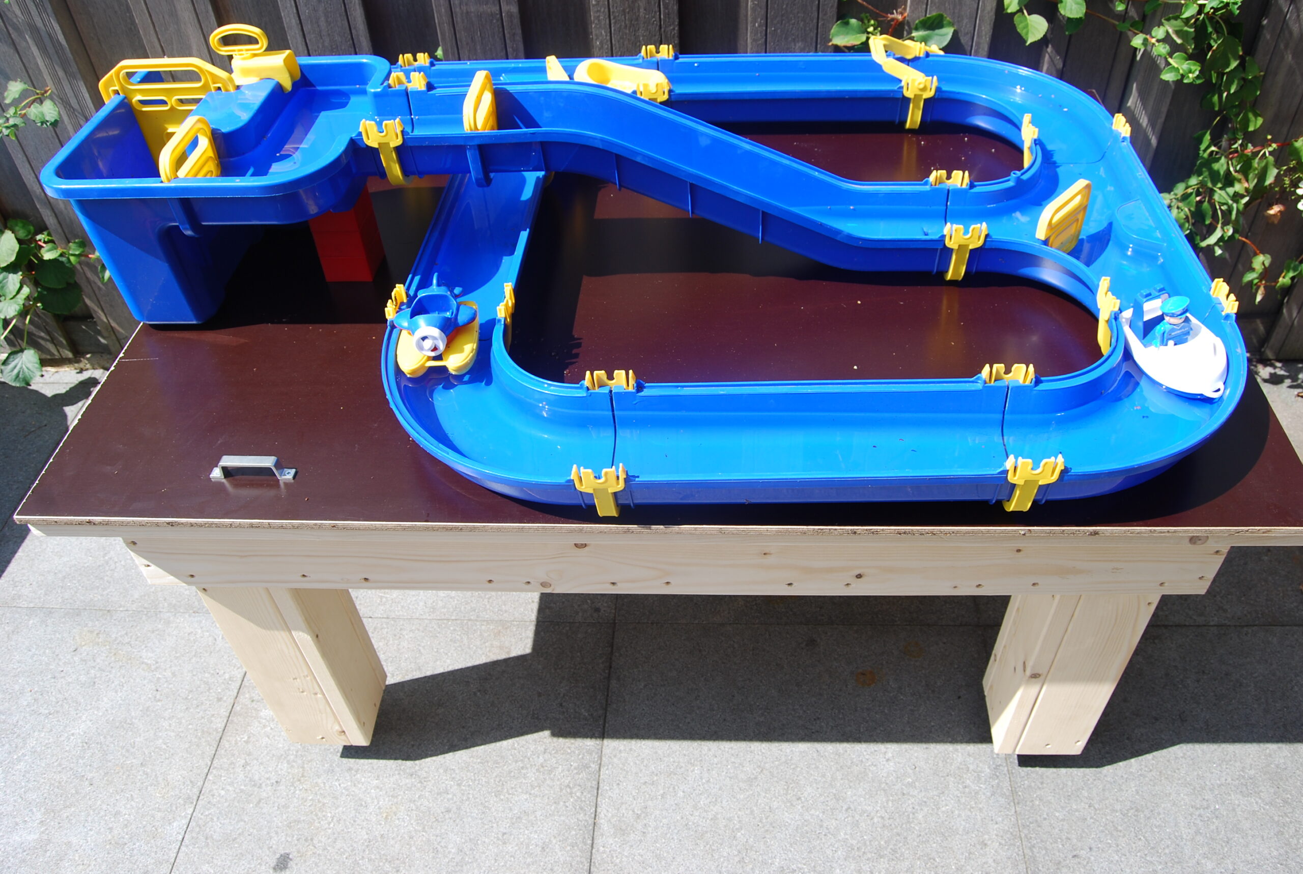 Zandtafel, tafel voor Aquaplay waterbaan steigerhout