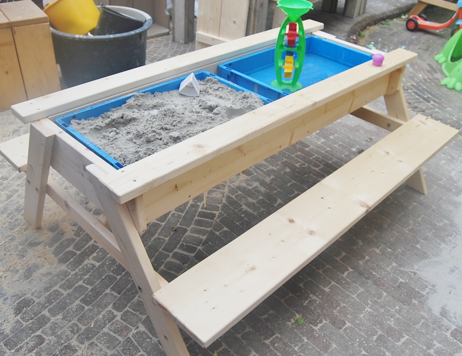 Picknicktafel steigerhout met zand- en watertafel