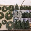 Kerstkransen deurkransen diverse maten lankreijer hilversum kerstkrans en deurkrans van Nobilis en gemengd kerstgroen te koop in Hilversum