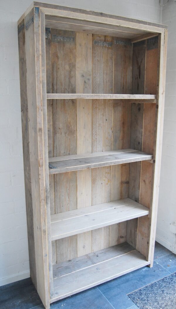 Boekenkast gebruikt steigerhout