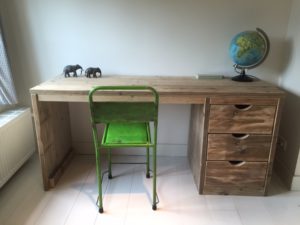 Bureau gebruikt steigerhout met ladekast