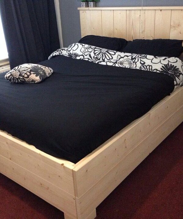 Bed nieuw steigerhout Bed nieuw steigerhout