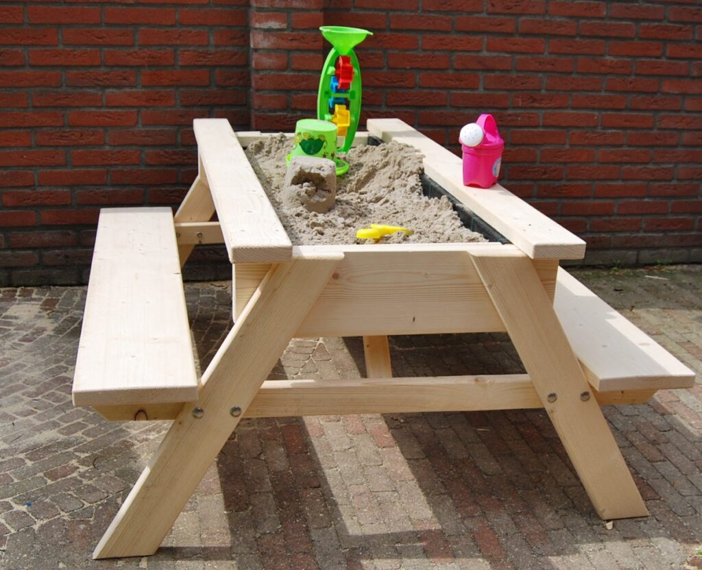 Picknicktafel met zandbak