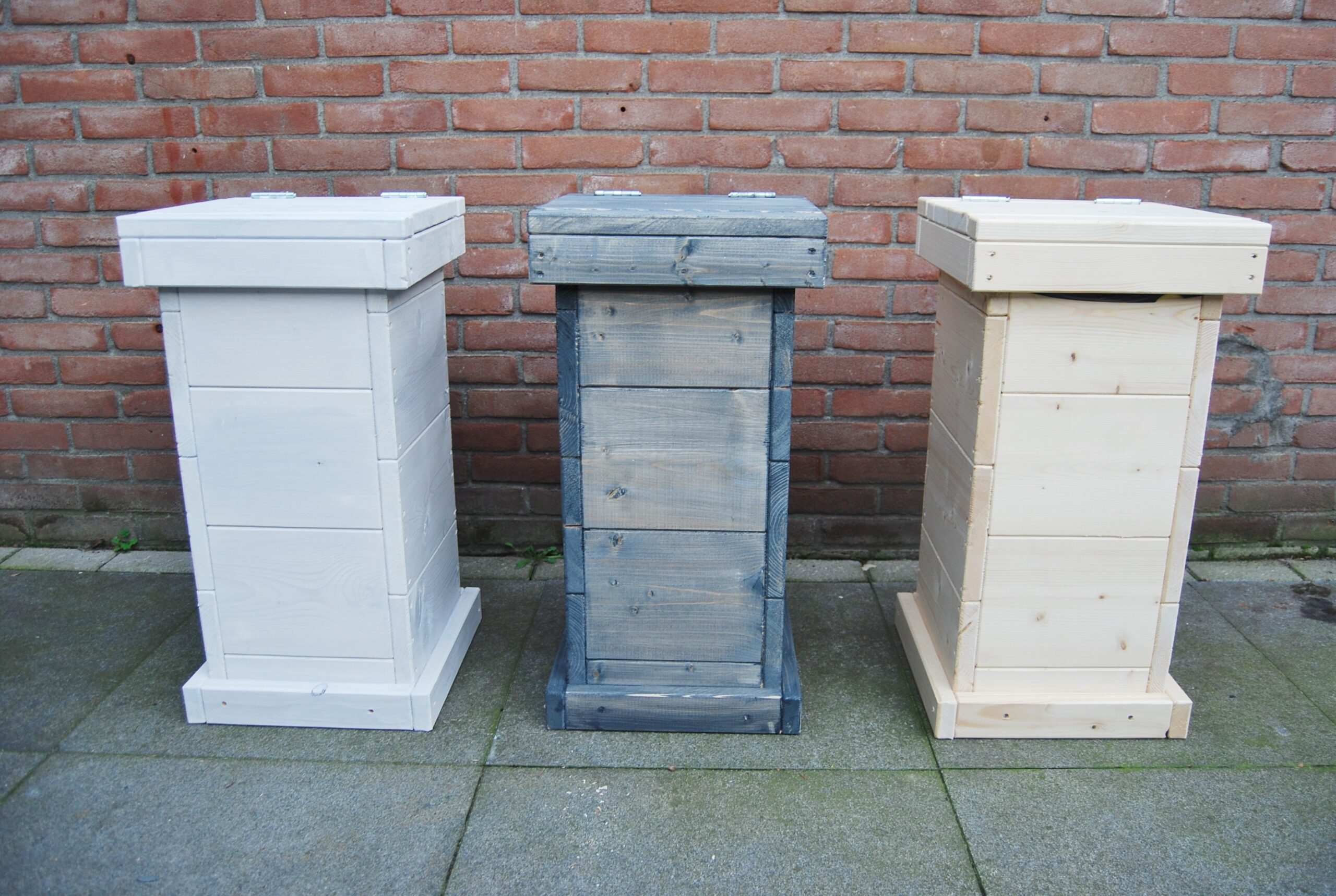 Vuilnisbakken en prullenbakken steigerhout