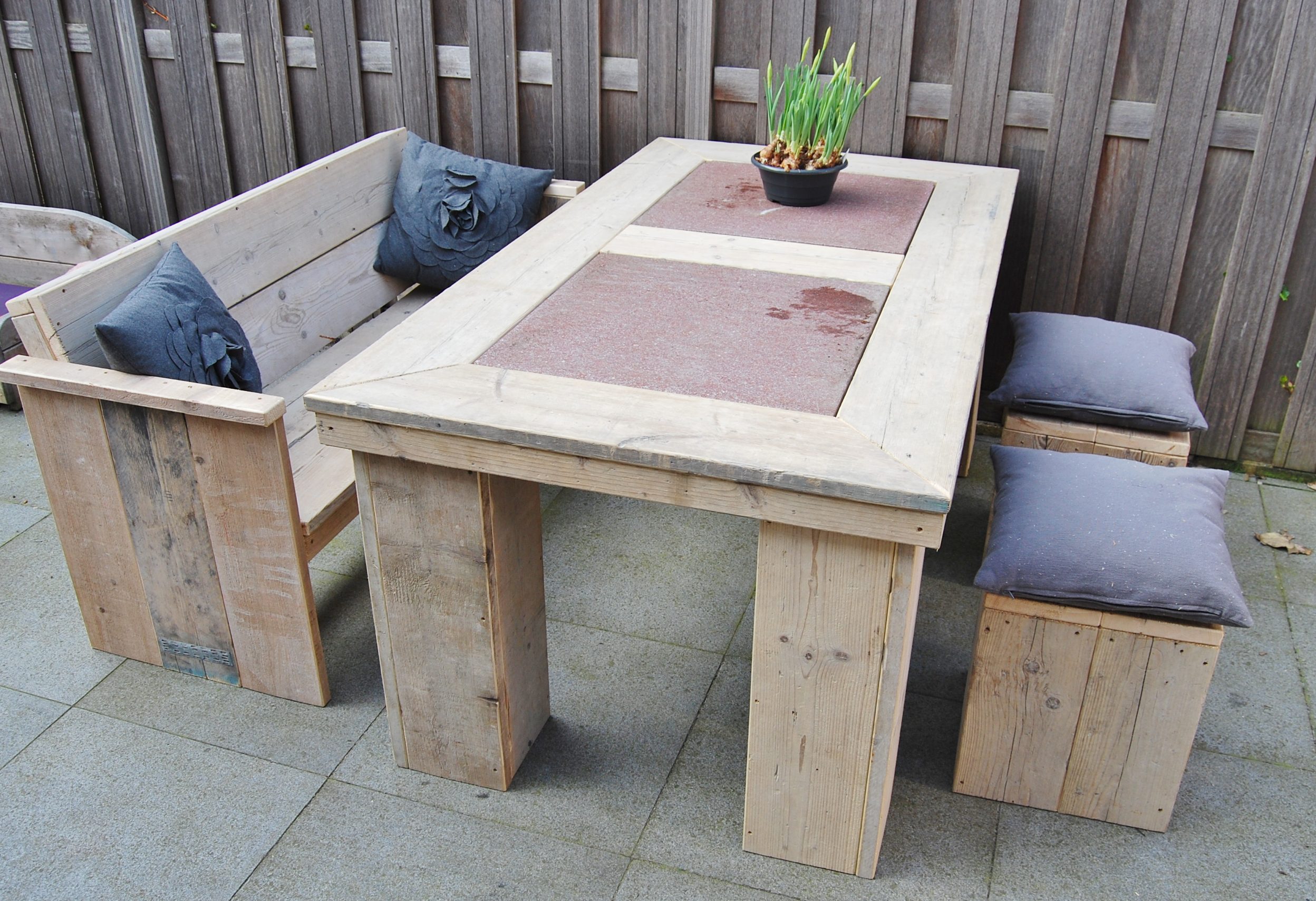 Tafel gebruikt steigerhout blokpoot natuursteen