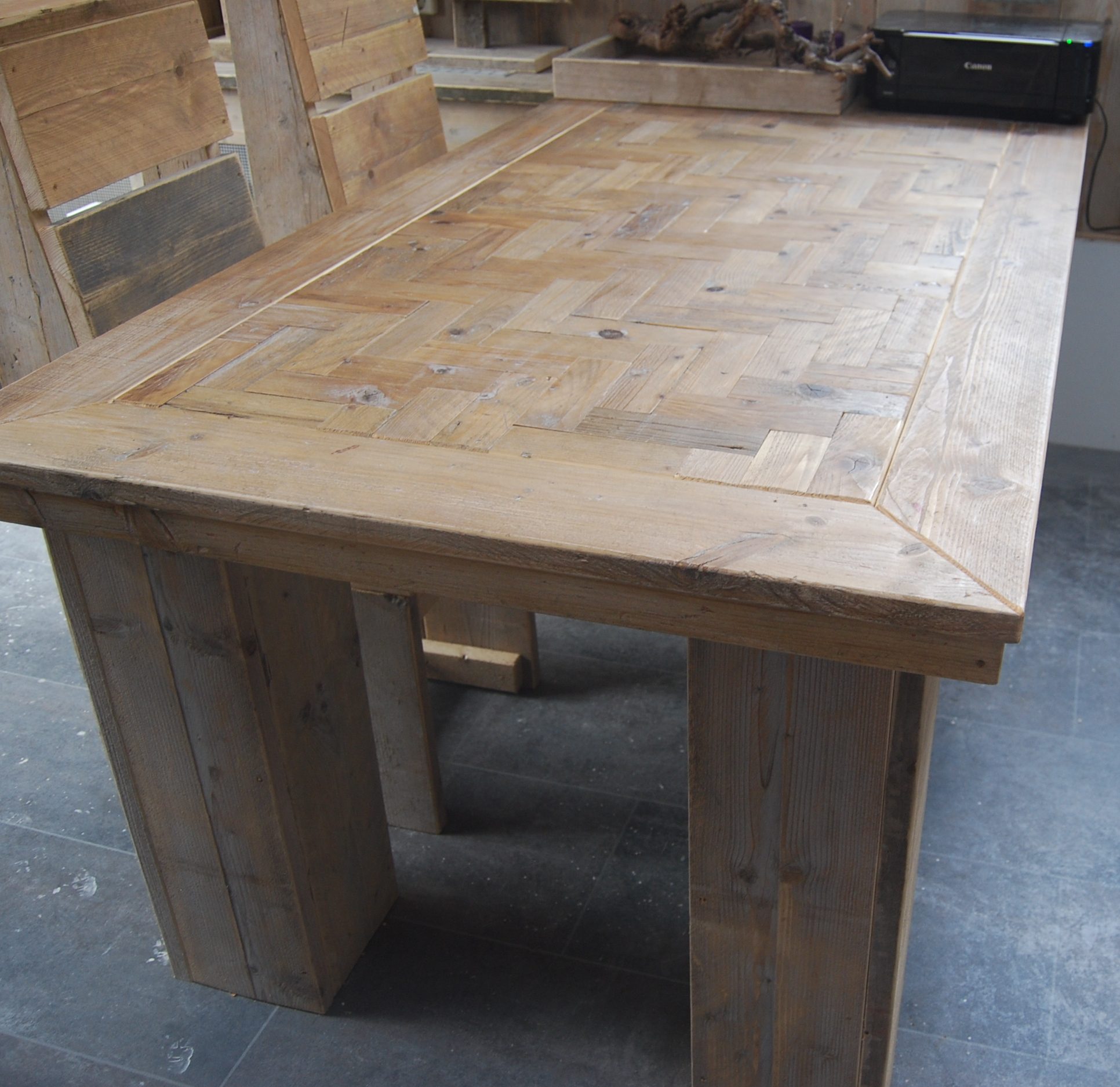 Tafel gebruikt steigerhout