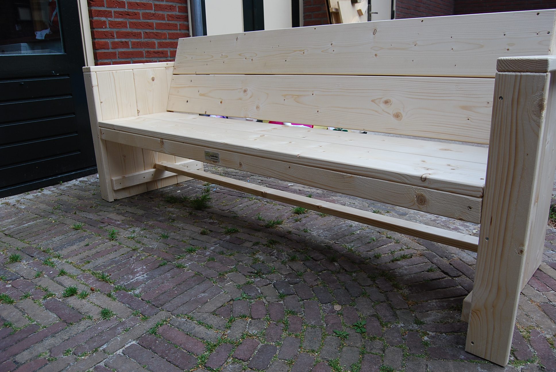 Tuinbank met brede leuning steigerhout