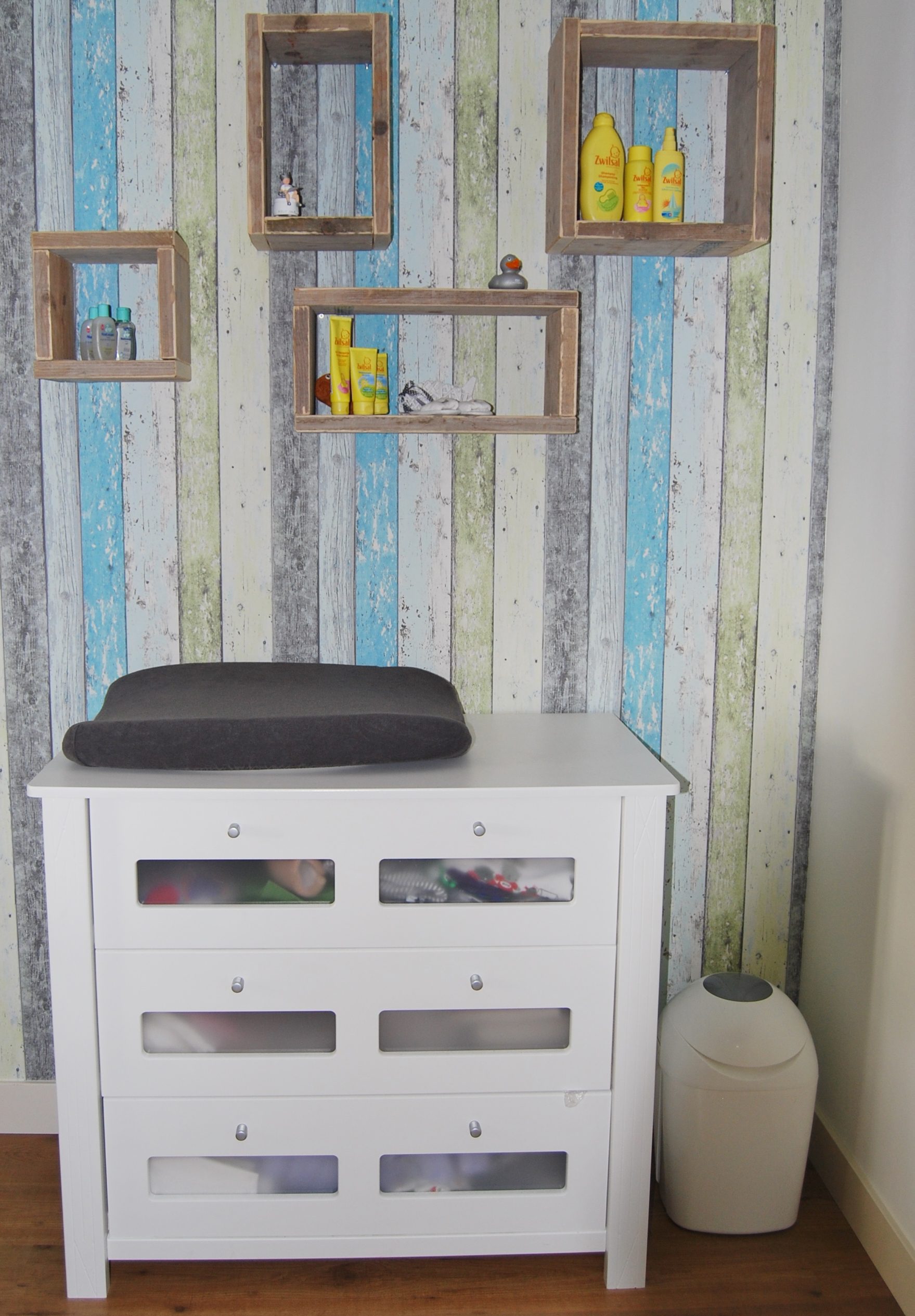 Steigerhouten wandkastjes of wandplanken commode