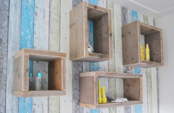 Wandkastjes boven commode oud steigerhout